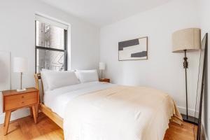 Voodi või voodid majutusasutuse Blueground Lincoln Sq gym wd nr park NYC-1848 toas