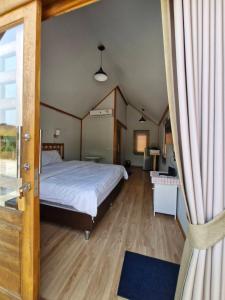 Un pat sau paturi într-o cameră la Morgen Resort24h