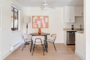 a kitchen and dining room with a table and chairs at Blueground Shoreline West pool nr Shoreline Park SFO-1857 in San Francisco
