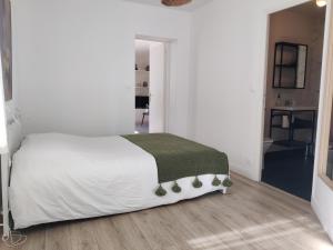 Posteľ alebo postele v izbe v ubytovaní Cosy et calme, chambre séparée avec bureau et fibre + 10 fotografií