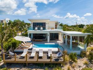 Бассейн в Sunny Bay Estate Villa 4 Bedroom Waterfront или поблизости