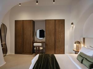 Postel nebo postele na pokoji v ubytování Andronis Luxury Suites