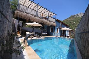 a swimming pool in the middle of a building at Ihtiyarsöğüt in Marmaris