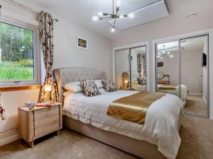 Ένα ή περισσότερα κρεβάτια σε δωμάτιο στο 2 Bed in Kiltarlity 95056