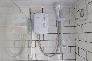 Bilik mandi di The Crew House Spacious 3br For Workers & Groups +47 gambar
