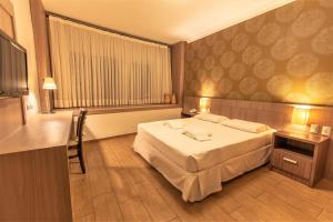 Cama ou camas em um quarto em Continental Inn