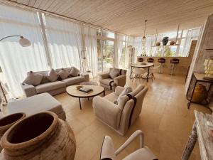 a living room with a couch and a table at Villa Il Carrubo val di noto con piscina privata in Avola
