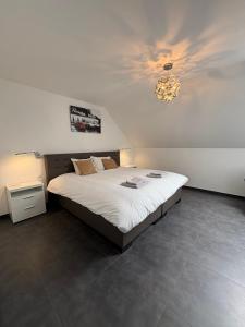Postel nebo postele na pokoji v ubytování Loft de prestige au pied du circuit