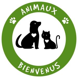 two black cats sitting in a green circle with the words animals everywhere at Maison de Polly in Saint-Gaultier