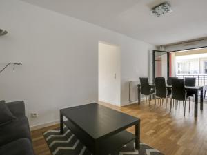 a living room with a table and black chairs at Appartement de standing 8 pers, hyper centre Arcachon, balcon, parking privé, proche plages et gare - FR-1-474-28 in Arcachon
