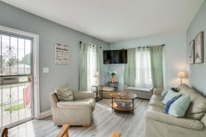 Gambar di galeri bagi 7 Mi to Historic Third Ward Home in Lincoln Park! di Milwaukee