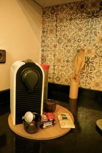 Appartement avec un style de chalet的咖啡和沏茶工具