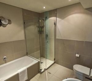 Ένα μπάνιο στο Beachfront Penthouse with balcony and parking +15 φωτογραφίες