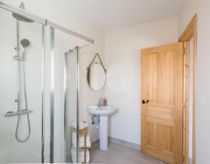 a bathroom with a glass shower and a sink at Cottage & Vintage in Madrid +13 photos