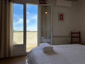 Ένα ή περισσότερα κρεβάτια σε δωμάτιο στο La maison de la Tour