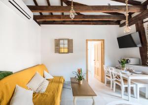 a living room with a yellow couch and a table at Cottage & Vintage in Madrid