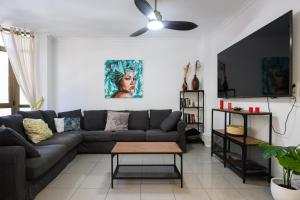 Televisyen dan/atau pusat hiburan di HJS Plaza Suites Apartments I