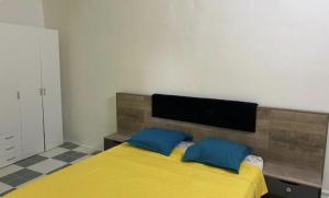 Rúm í herbergi á APPARTEMENT COQUELICOT 2 à 5 min du CENTRE VILLE FDF