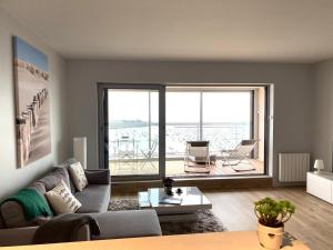 Et opholdsområde på Très bel appartement de 55 m2 face mer avec superbe vue sur la baie de la Baule + 5 billeder