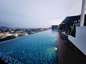 Bazén v ubytování Ipoh town horizon 3br 6pax nebo v jeho okolí + 59 fotografií
