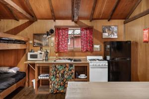 Η κουζίνα ή μικρή κουζίνα στο Cabin 2