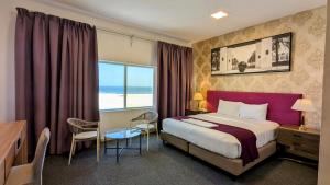 Postel nebo postele na pokoji v ubytování Mermaid Beach Hotel LLC
