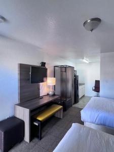 Postel nebo postele na pokoji v ubytování OYO Garden Inn and Suites Pearsall I-35 East