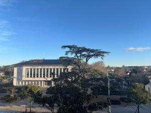 Το κτήριο όπου στεγάζεται  το δωμάτιο σε οικογενειακή κατοικία +6 φωτογραφίες