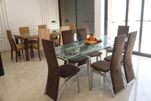 a dining room with a glass table and chairs at Chambre double privée, Surf Camp Achakkar in Tangier