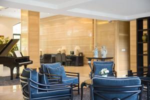 Χώρος καθιστικού στο Elegant Suites Westlake