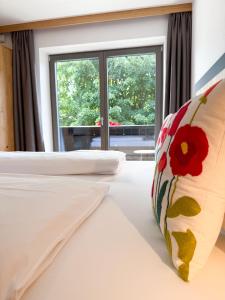 Ένα ή περισσότερα κρεβάτια σε δωμάτιο στο Hotel Bad Neunbrunnen am Waldsee - non Halal