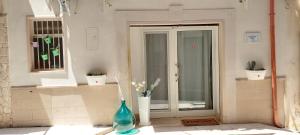 a room with two vases with flowers in it at CASA VACANZE NANA' VIESTE in Vieste