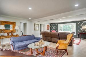 Gallery image of Pool and Game Room Family Retreat in Fayetteville in Fayetteville