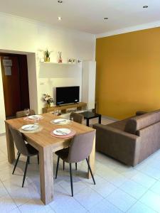 a dining room with a table and a couch at Cielo Aperto Bed and Breakfast in Rome