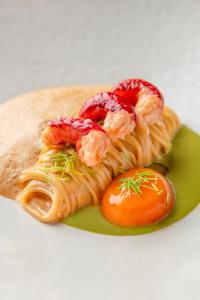 Jídlo v hotelu nebo okolí + 95 fotografií