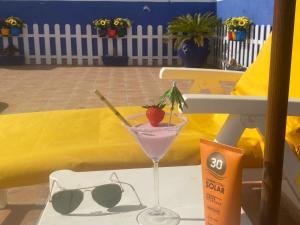 Nápoje v ubytování 2 Bed-Sleeps 4-Mtn View-Private Pool & Terrace