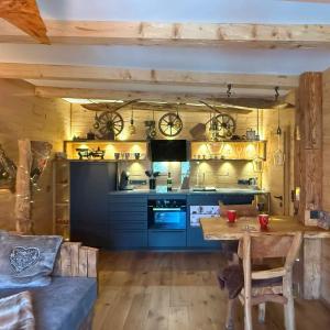 Nhà bếp/bếp nhỏ tại Bergromantik Ferienwohnung Harmonie