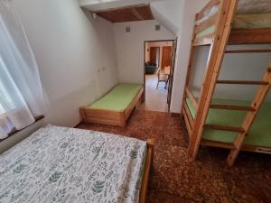 Postel nebo postele na pokoji v ubytování Vinný sklep u Osičky