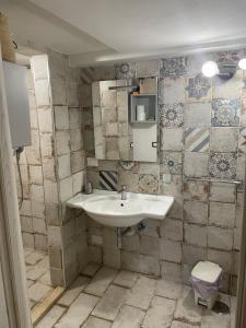 a bathroom with a sink and a mirror at Il cortiletto in Gaeta