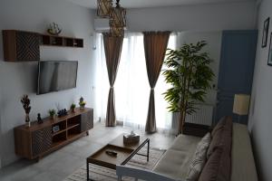a living room with a couch and a tv at Apartament POK in Constanţa
