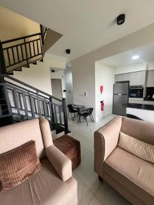 Posezení v ubytování Murooj AlZain 3BR Modern Apt with private Rooftop