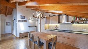 Kuchyň nebo kuchyňský kout v ubytování Chalet la Segheria + 28 fotografií