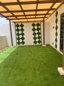 Fotografie z fotogalerie ubytování Murooj AlZain 3BR Modern Apt with private Rooftop v destinaci Daḩārīz