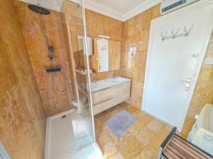 a bathroom with a shower and a sink at LITORAL COSTA DORADA - CORAL Only families in Cambrils +35 photos