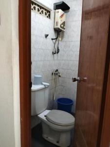 Ванная комната в Villa Landis, Cipanas, Puncak, Jawa Barat