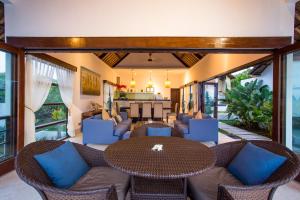 Posezení v ubytování The Point Resort Lembongan