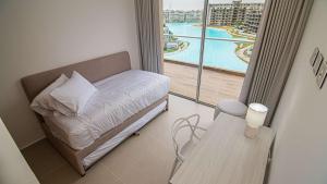 Bazén v ubytování New And Luxury Apartment 3BR In Baia Kristal nebo v jeho okolí
