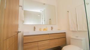 Koupelna v ubytování New And Luxury Apartment 3BR In Baia Kristal