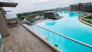 Bazén v ubytování New And Luxury Apartment 3BR In Baia Kristal nebo v jeho okolí