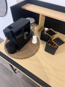 a coffee maker sitting on top of a table at DESTINO Airport in Macchie
